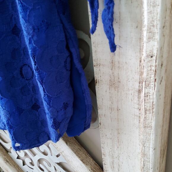 Stylus Women's Off Shoulder 3/4 Tie Sheer Sleeve Lace Overlay Floral Top in Blue - Picture 6 of 6